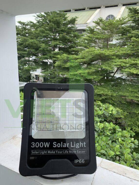 Đèn pha năng lượng mặt trời 300W- VK900B